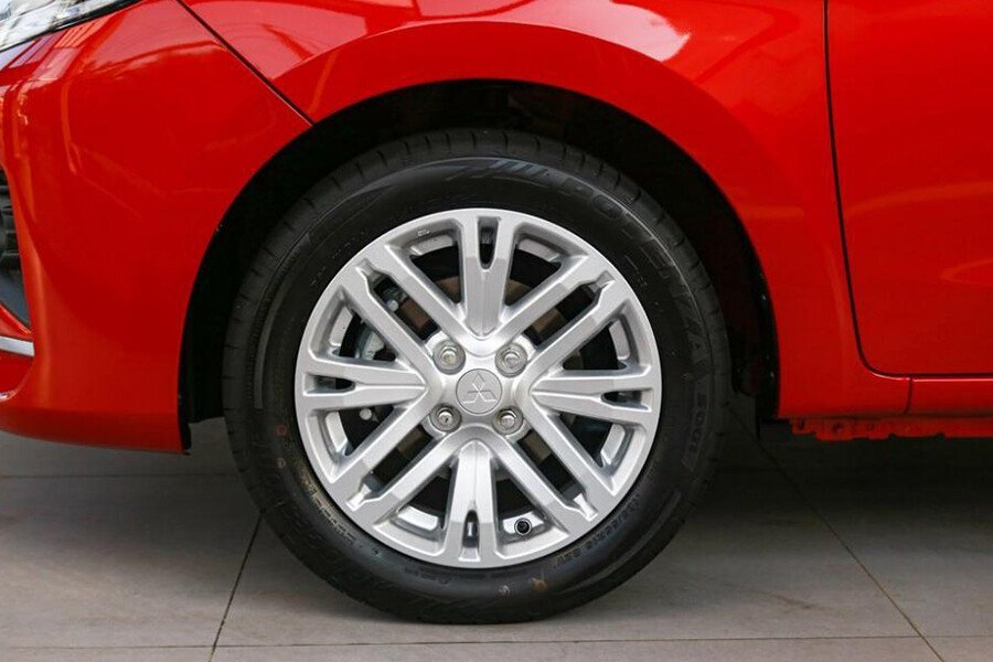 Mitsubishi Attrage CVT Premium - Hình 11